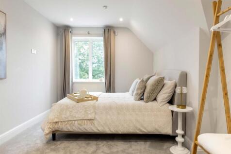 7 McLaren Court, 1 Cobham Road, KT22  9AU-3.jpg
