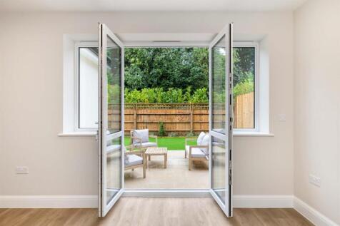 2 McLaren Court, 1 Cobham Road, KT22  9AU-24.jpg