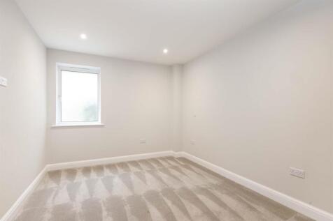 2 McLaren Court, 1 Cobham Road, KT22  9AU-11.jpg