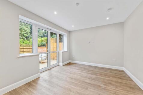 2 McLaren Court, 1 Cobham Road, KT22  9AU-14.jpg