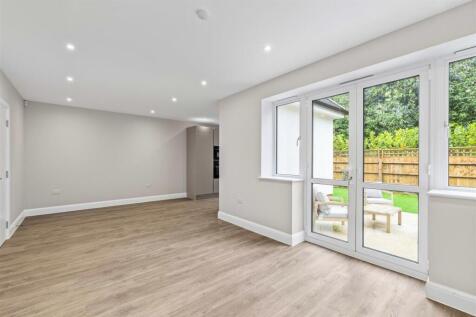 2 McLaren Court, 1 Cobham Road, KT22  9AU-27.jpg