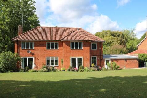 Cunliffe Close back.jpg