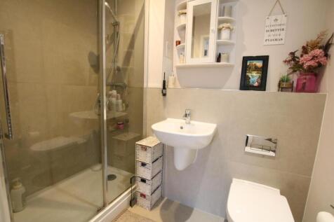 Ensuite shower.JPG