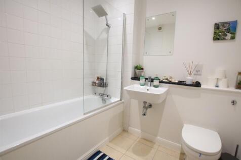 Family bathroom.JPG