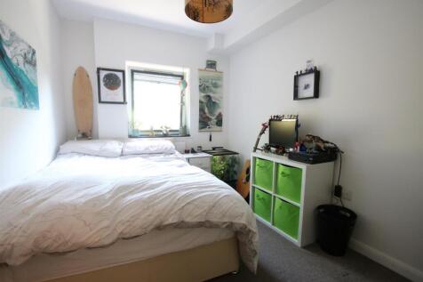 second bedroom.JPG