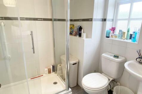 en suite shower.jpg