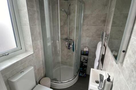 shower room2.jpg