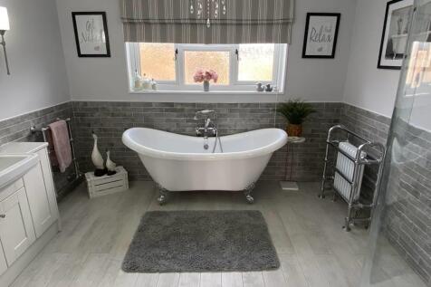 family bathroom.jpg