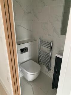 Flat 14 St Marks - Bathroom.jpg