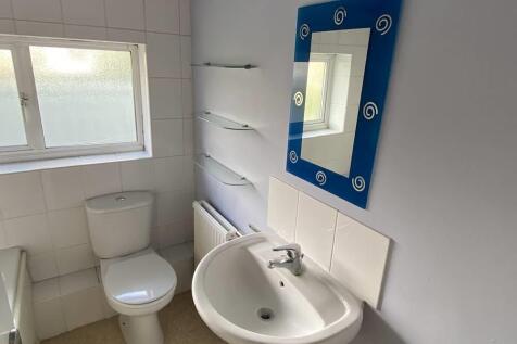family bathroom.jpg