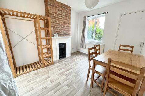 Dining Room/Bedroom 