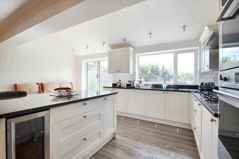 Kitchen / Dining Roo