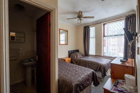 RaynescourtLodge-...