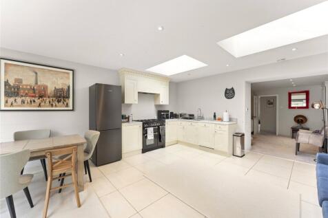 Kitchen/ Lounge
