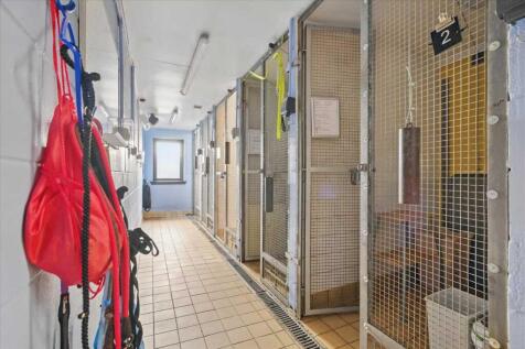 12 Internal Kennels
