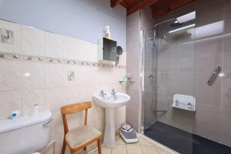 Shower Room.jpg