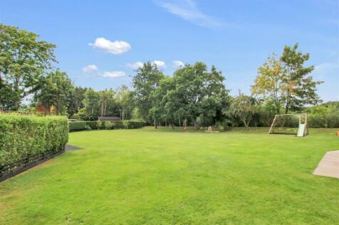 Rear Garden - b.JPG