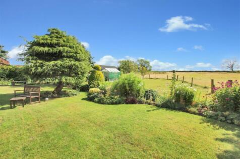 Rear Garden - b.JPG