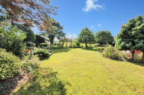 Rear Garden - c.JPG