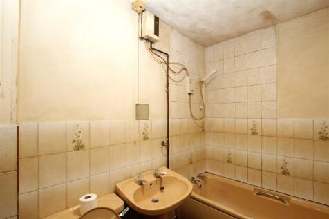 Willingham Court - GFF - Bathroom.JPG