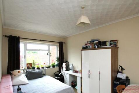 Willingham Court - FFF - Living Room.JPG
