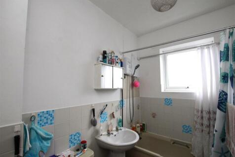 Willingham Court - FFF - Bathroom.JPG