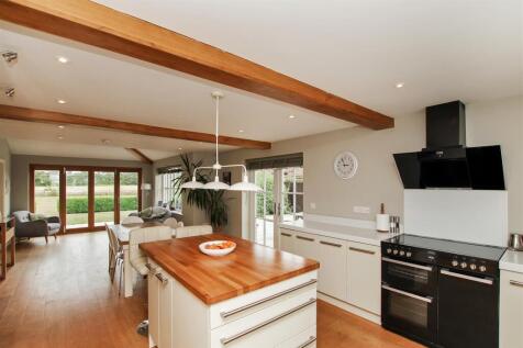 N - Kitchen &amp; Dining &amp; Family Room - e.JPG