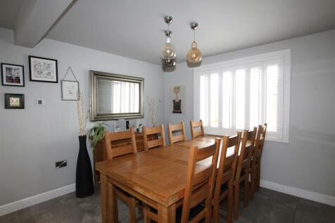 Dining Area - b.JPG