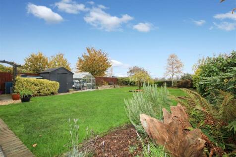 Rear Garden - b.JPG
