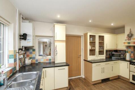 Kitchen - b.JPG