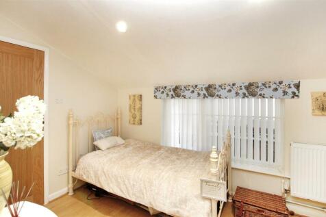 Bedroom 3 - b.JPG