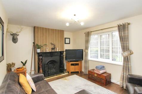 Living Room - e.JPG