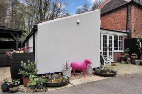 Garden Feature - 1.JPG
