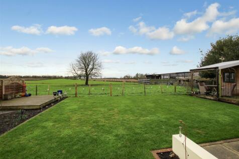 Rear Garden - c.JPG