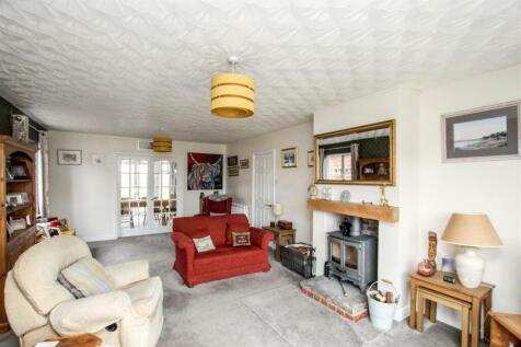 Living Room - b.JPG