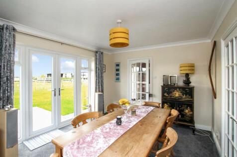 Dining Room - b.JPG