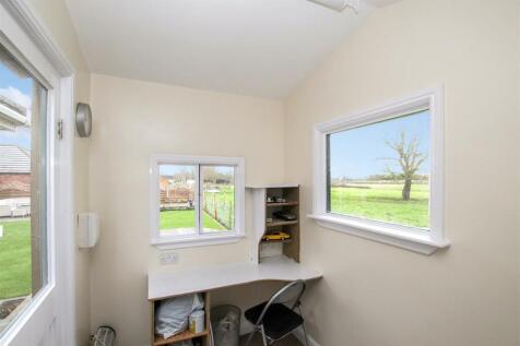 Garden Cabin or Home Office.JPG