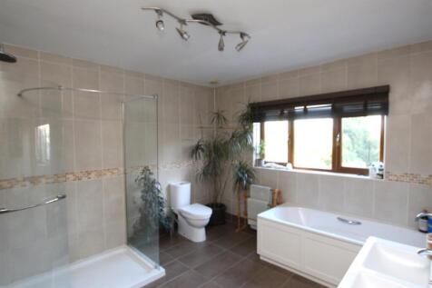 Bathroom - b.JPG