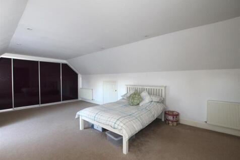 Primary Bedroom - b.JPG