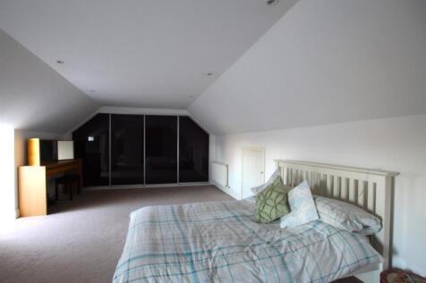 Primary Bedroom - e.JPG