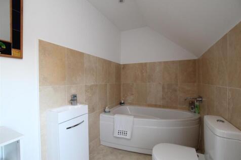 Primary Bedroom - En Suite.JPG