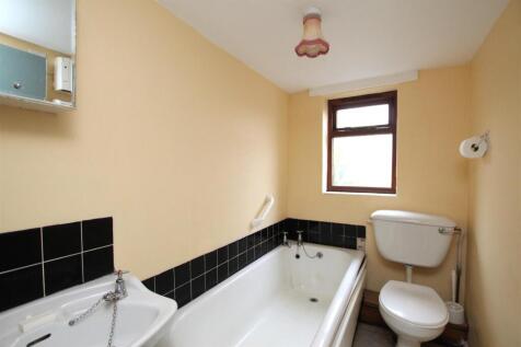 Bathroom.JPG