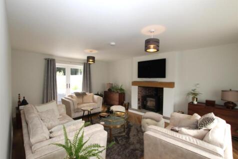 Living Room.JPG