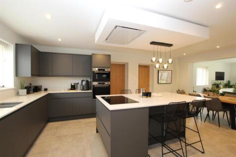 Kitchen Area - b.JPG