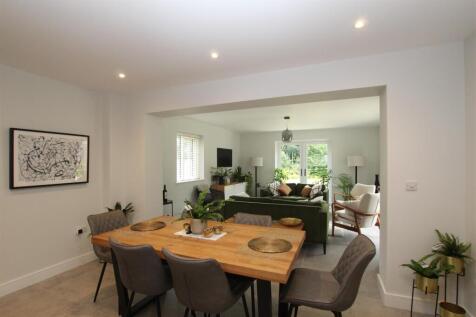 Dining Area - b.JPG