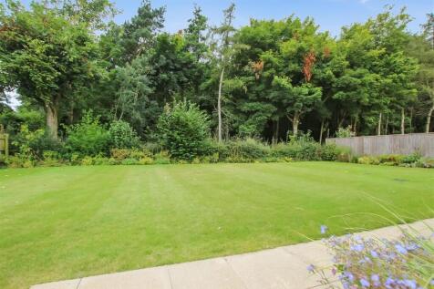 Rear Garden - b.JPG