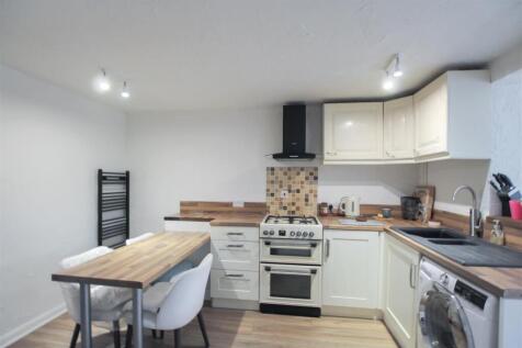 Kitchen - c.JPG