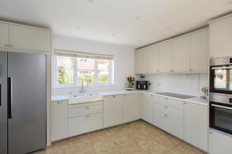 Kitchen - 2.JPG