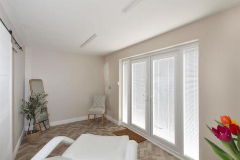 Office or Treatment Room - 2.JPG