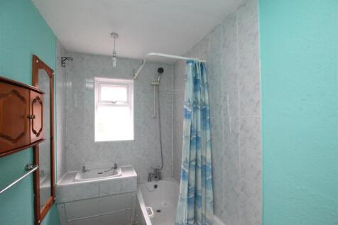 Bathroom.JPG